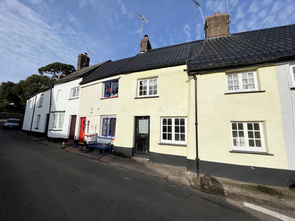 Lot: 124 - COTTAGE FOR REFURBISHMENT IN VILLAGE LOCATION - 